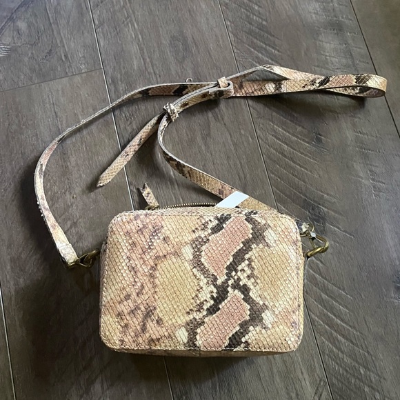 NWT Madewell The Transport Camera Bag Snake Embossed Leather Edition Blush Multi - Picture 5 of 6